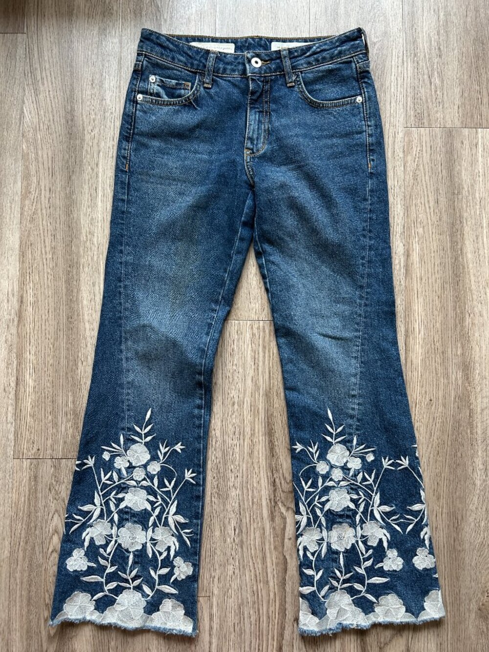 Anthropologie Pilcro High-Rise Cropped Embroidered Floral Flare Jeans Size 25 - Picture 4 of 14